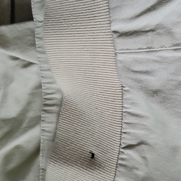 Briggs light tan lightweight shorts with comfort elastic waist and 7.5" inseam - Picture 10 of 11